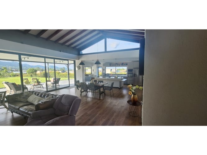 Casa de 5 alcobas en venta en El Tambo, La Ceja, 356 m² · foto 11 de 24