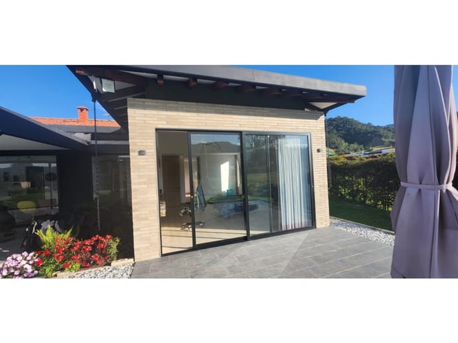 Casa de 5 alcobas en venta en El Tambo, La Ceja, 356 m² · foto 16 de 24