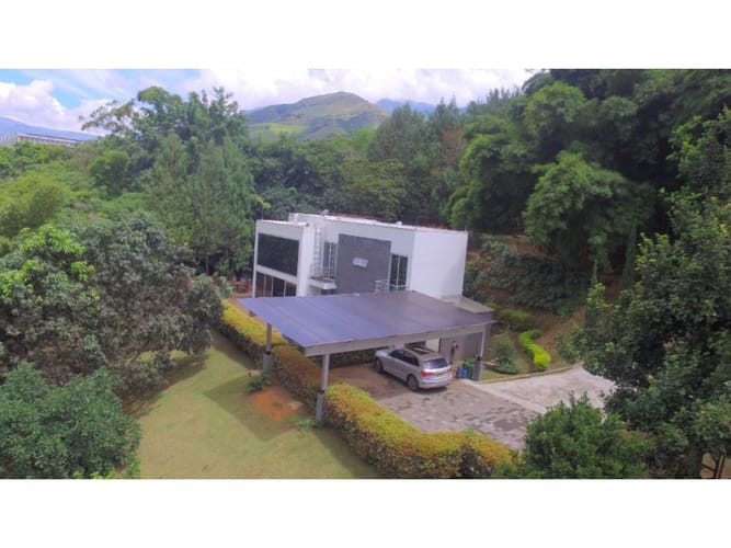 Casa de 3 alcobas en venta en El Noral, Copacabana, 300 m² · foto 3 de 9