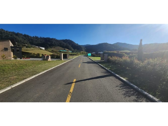 Casa de 5 alcobas en venta en El Tambo, La Ceja, 356 m² · foto 21 de 24
