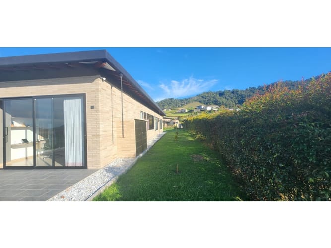 Casa de 5 alcobas en venta en El Tambo, La Ceja, 356 m² · foto 22 de 24
