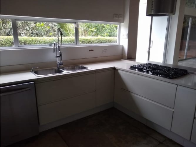 Casa de 3 alcobas en venta en El Noral, Copacabana, 300 m² · foto 7 de 9