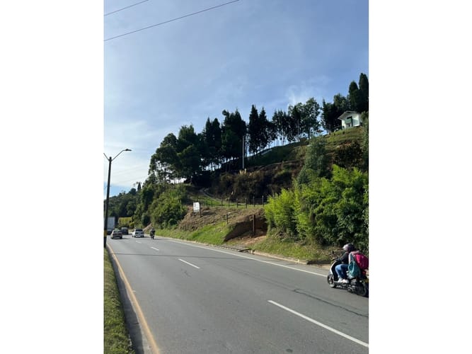 Lote en venta en La Hondita, Guarne, 7268 m² · foto 2 de 2