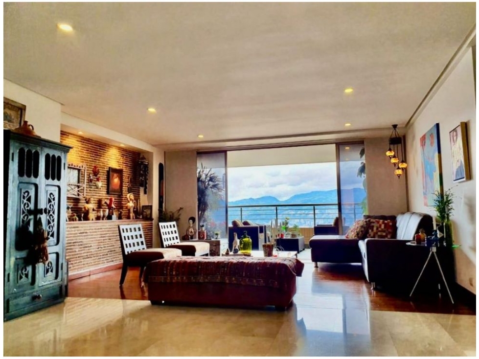 Apartamento de 3 alcobas en venta en El Poblado, Medellín, 210 m² · foto 2 de 20