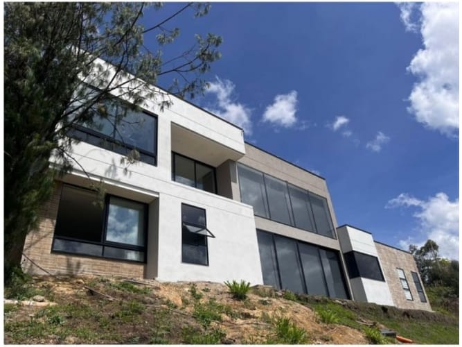 Casa de 3 alcobas en venta en Garrido, Guarne, 270 m² · foto 5 de 14