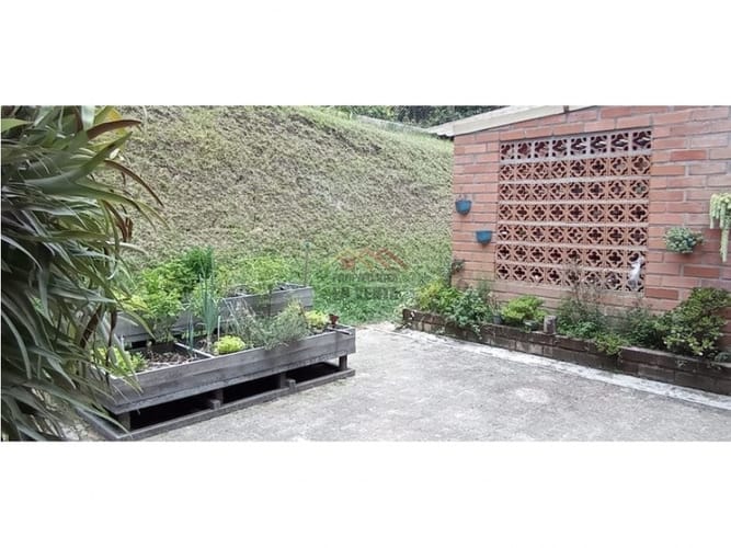 Casa de 5 alcobas en venta en La Clara, Guarne, 330 m² · foto 3 de 9