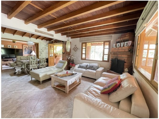 Casa de 5 alcobas en venta en La Clara, Guarne, 330 m² · foto 4 de 9