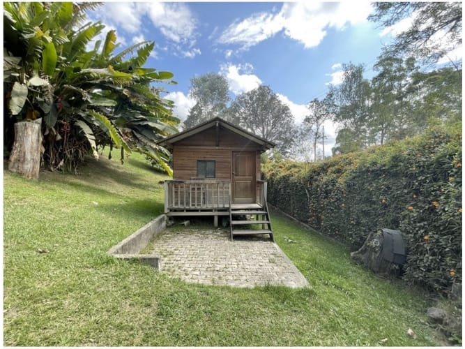Casa de 5 alcobas en venta en La Clara, Guarne, 330 m² · foto 6 de 9