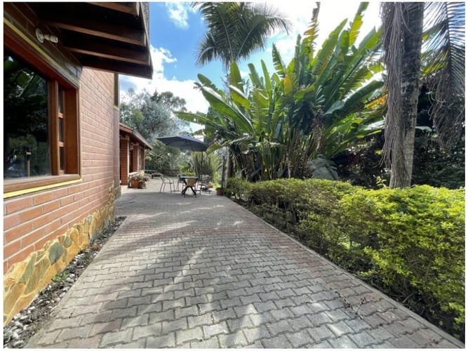 Casa de 5 alcobas en venta en La Clara, Guarne, 330 m² · foto 8 de 9