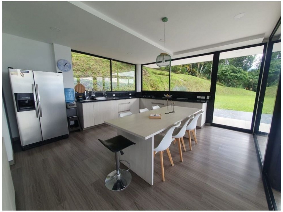 Casa de 2 alcobas en venta en Loma Del Escobero, Envigado, 300 m² · foto 2 de 24