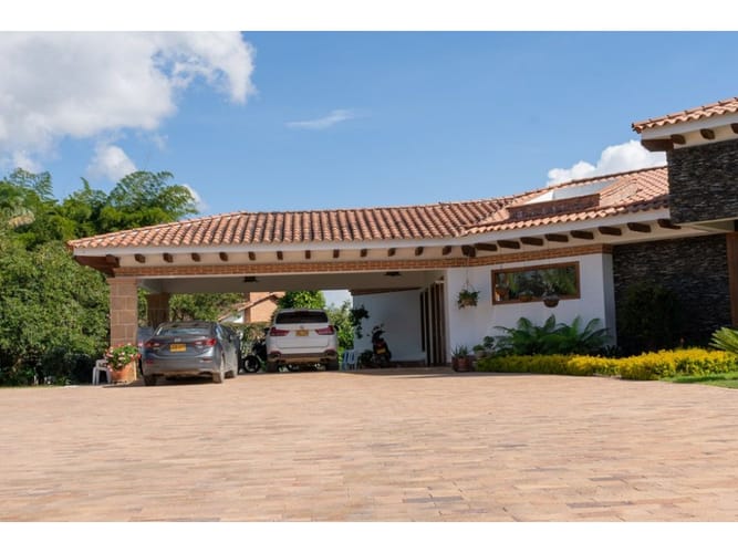 Casa de 4 alcobas en venta en Llano Grande, Medellín, 650 m² · foto 19 de 21