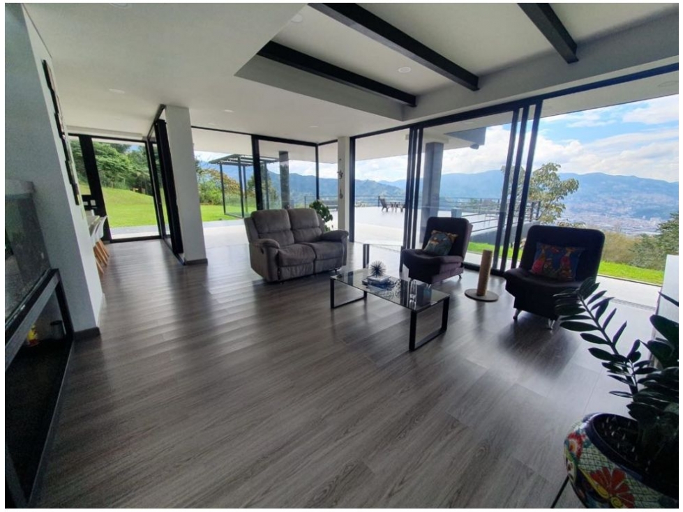 Casa de 2 alcobas en venta en Loma Del Escobero, Envigado, 300 m² · foto 11 de 24