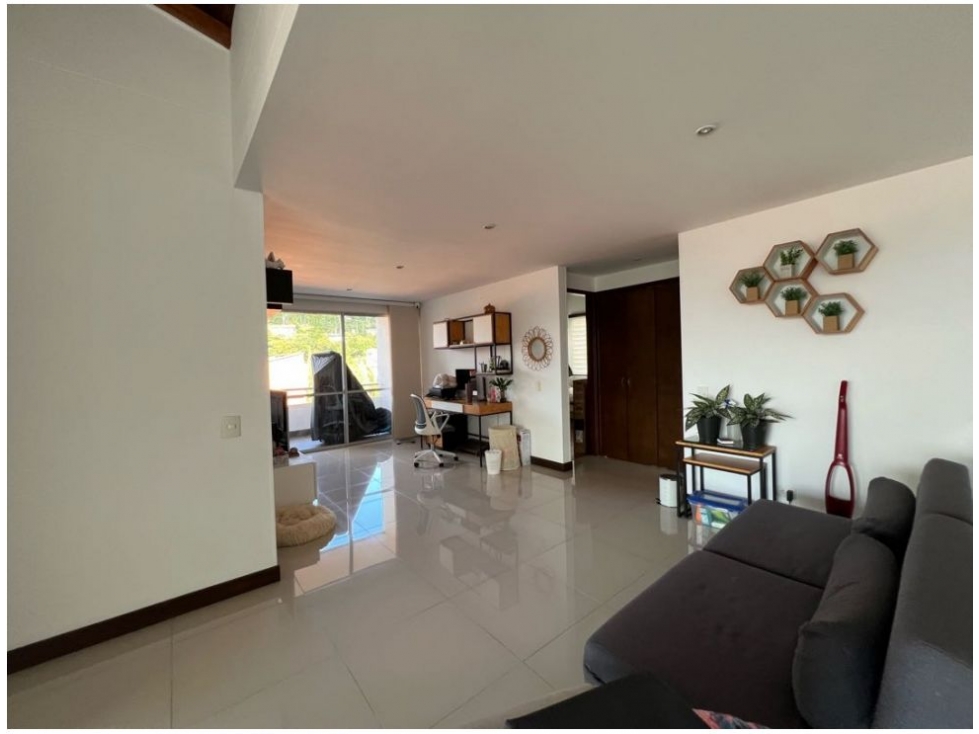 Casa de 3 alcobas en venta en Loma Del Escobero, Envigado, 304 m² · foto 2 de 24