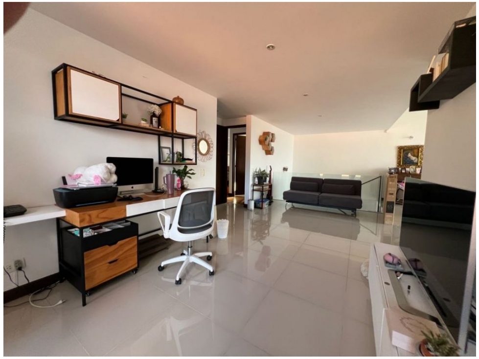 Casa de 3 alcobas en venta en Loma Del Escobero, Envigado, 304 m² · foto 3 de 24