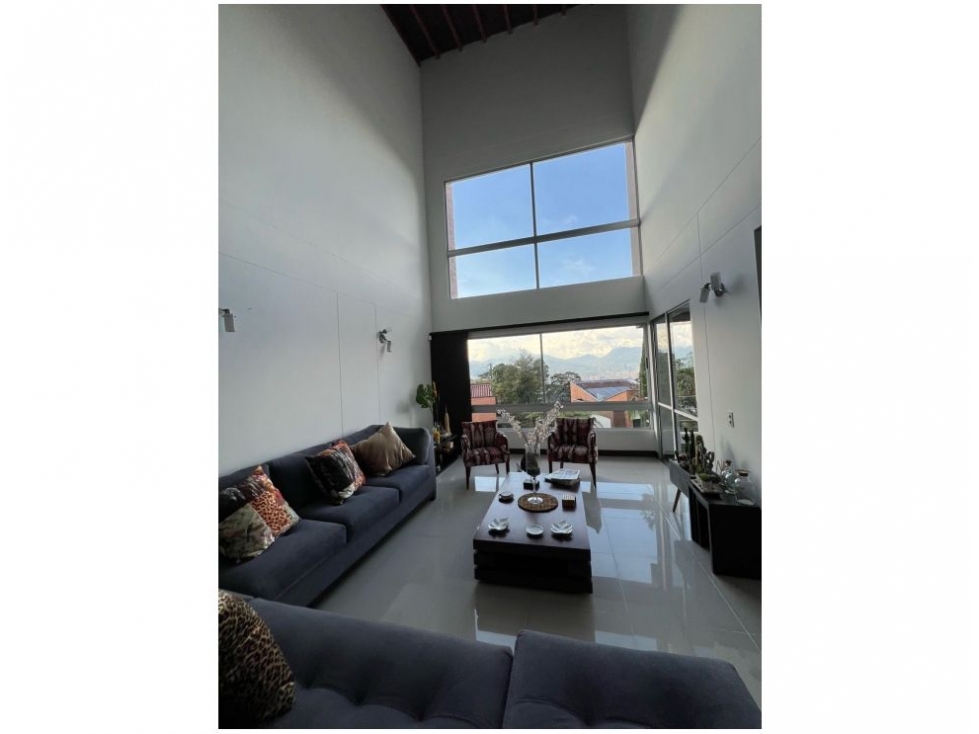 Casa de 3 alcobas en venta en Loma Del Escobero, Envigado, 304 m² · foto 5 de 24