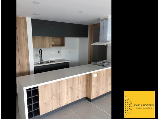 Apartamento de 2 alcobas en venta en Laureles, Medellín, 109 m² · foto 3 de 20