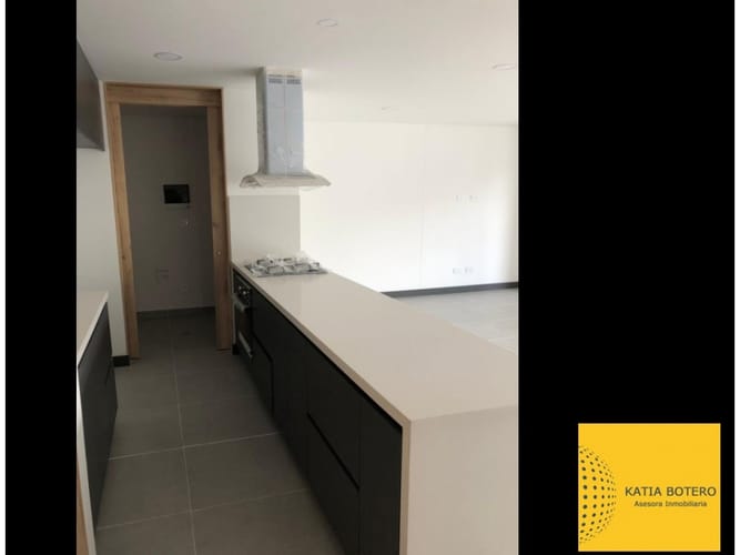 Apartamento de 2 alcobas en venta en Laureles, Medellín, 109 m² · foto 4 de 20