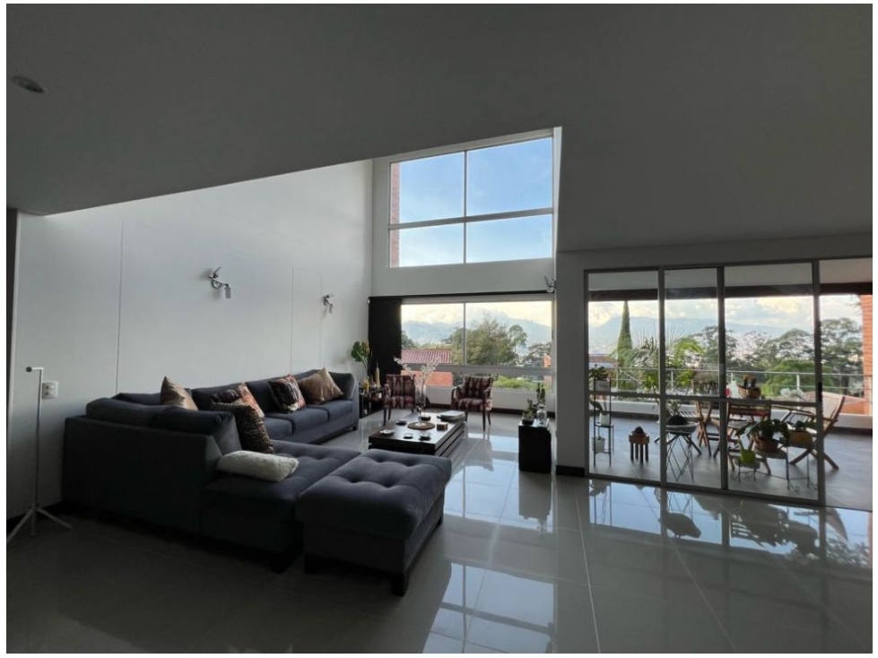Casa de 3 alcobas en venta en Loma Del Escobero, Envigado, 304 m² · foto 11 de 24