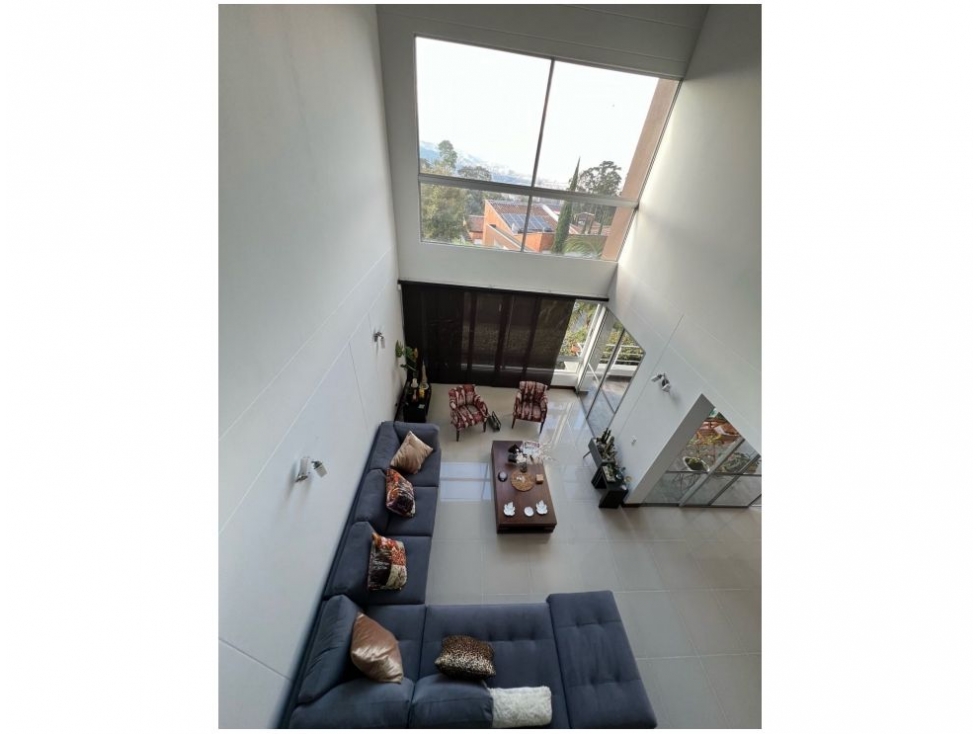 Casa de 3 alcobas en venta en Loma Del Escobero, Envigado, 304 m² · foto 17 de 24
