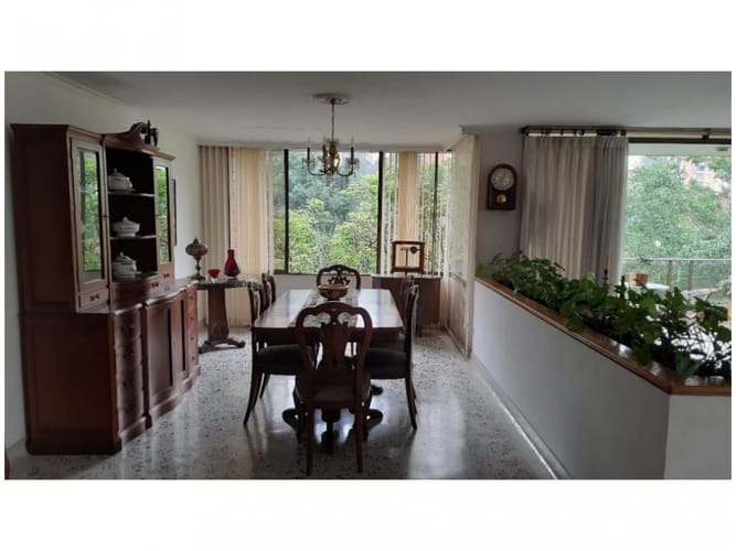Apartamento de 4 alcobas en venta en Altos Del Poblado, Medellín, 217 m² · foto 2 de 21
