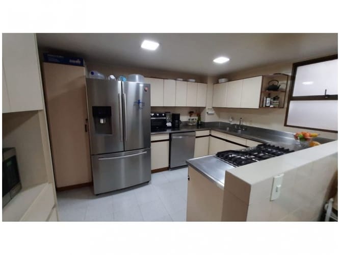 Apartamento de 4 alcobas en venta en Altos Del Poblado, Medellín, 217 m² · foto 3 de 21