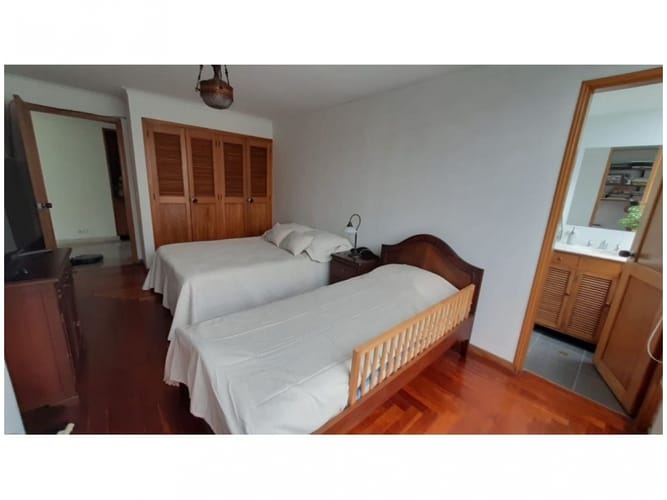 Apartamento de 4 alcobas en venta en Altos Del Poblado, Medellín, 217 m² · foto 13 de 21
