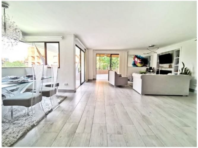 Apartamento de 3 alcobas en venta en Castropol, Medellín, 187 m² · foto 2 de 20
