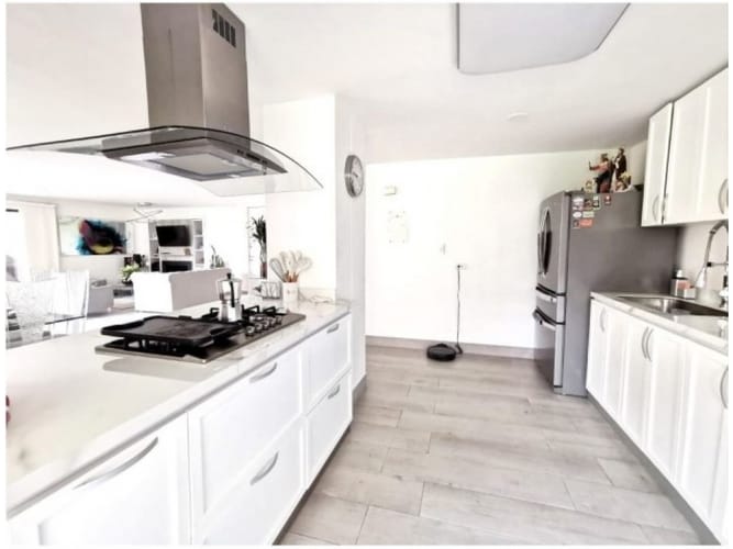 Apartamento de 3 alcobas en venta en Castropol, Medellín, 187 m² · foto 5 de 20