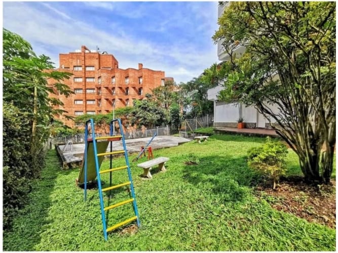 Apartamento de 3 alcobas en venta en Castropol, Medellín, 187 m² · foto 10 de 20