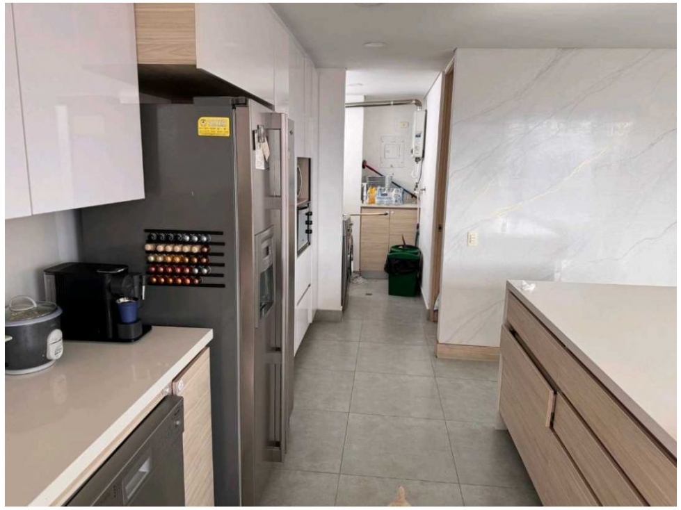 Apartamento de 3 alcobas en venta en Loma Del Esmeraldal, Envigado, 203 m² · foto 4 de 18