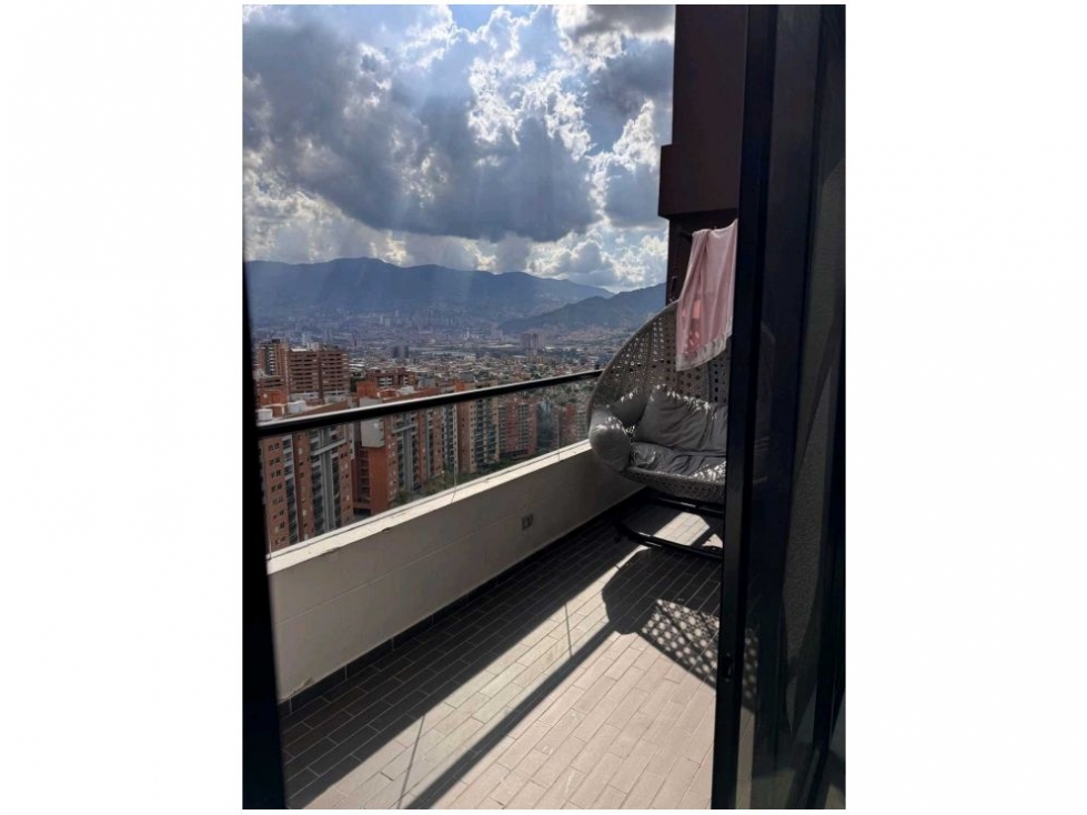 Apartamento de 3 alcobas en venta en Loma Del Esmeraldal, Envigado, 203 m² · foto 9 de 18