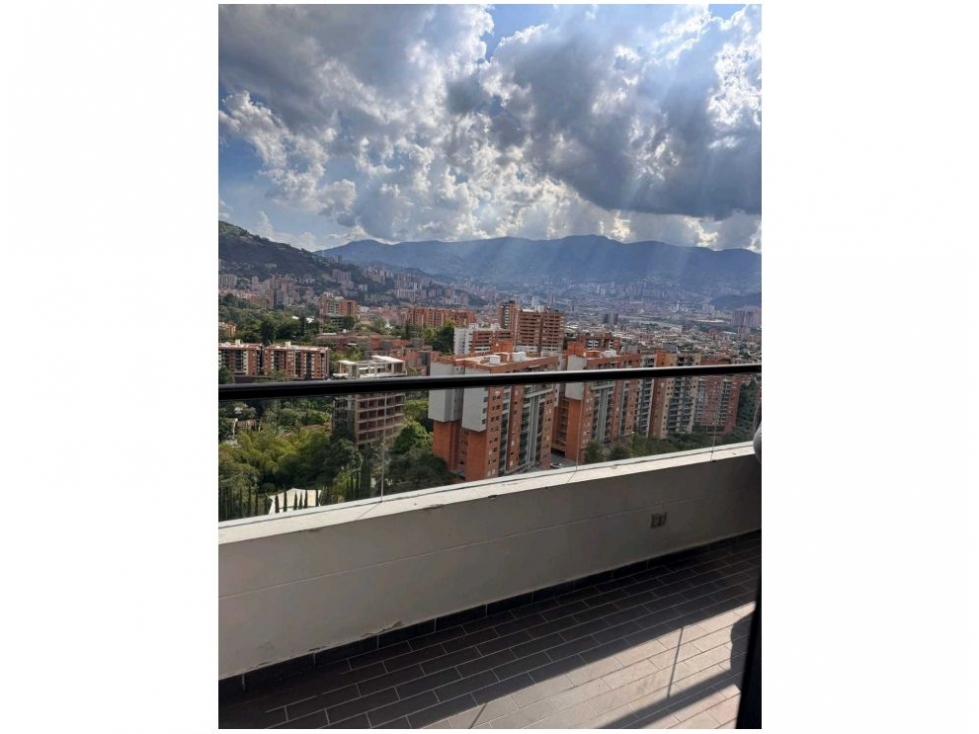 Apartamento de 3 alcobas en venta en Loma Del Esmeraldal, Envigado, 203 m² · foto 10 de 18