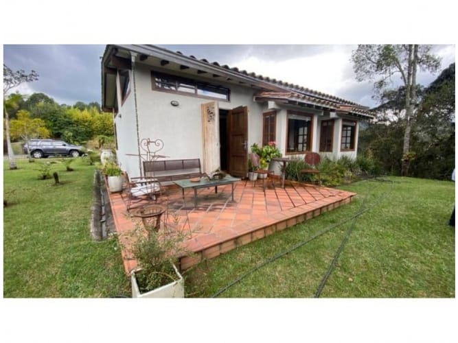 Casa de 3 alcobas en venta en Montessori, Envigado, 285 m² · foto 2 de 15