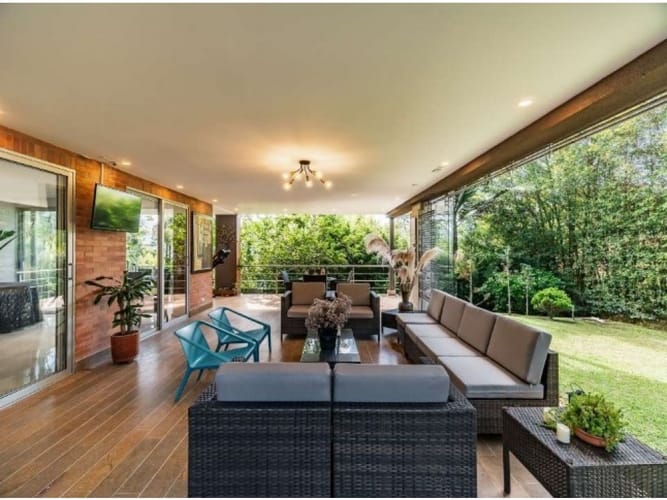Casa de 4 alcobas en venta en Loma Del Escobero, Envigado, 464 m² · foto 3 de 14