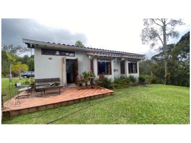 Casa de 3 alcobas en venta en Montessori, Envigado, 285 m² · foto 3 de 15