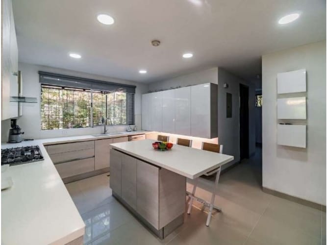 Casa de 4 alcobas en venta en Loma Del Escobero, Envigado, 464 m² · foto 9 de 14