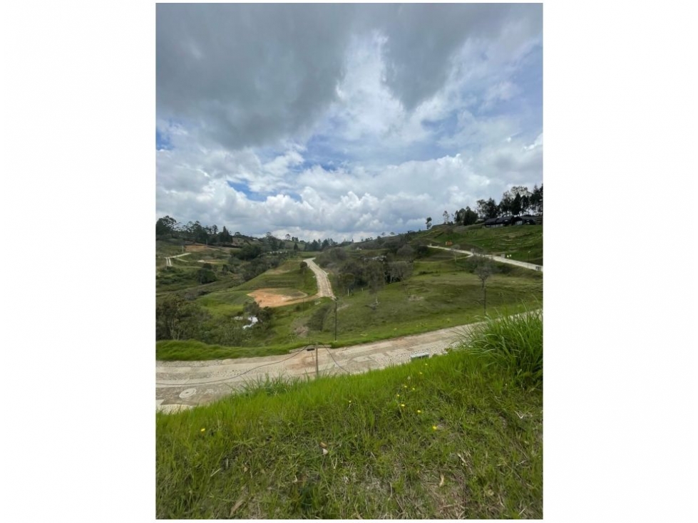 Lote en venta en Llano Grande, Rionegro, 2404 m² · foto 2 de 11