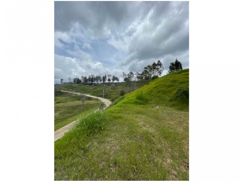 Lote en venta en Llano Grande, Rionegro, 2404 m² · foto 4 de 11