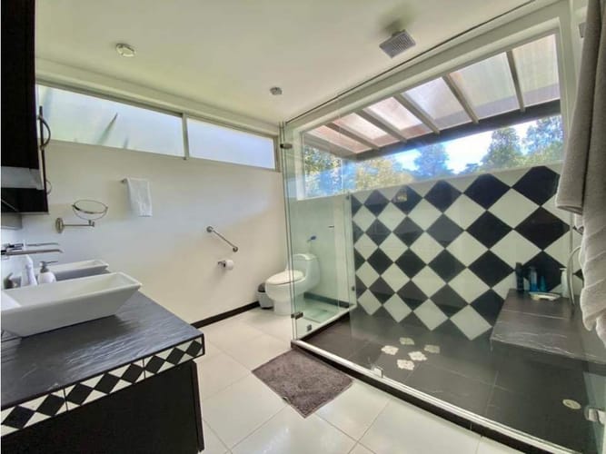 Casa de 5 alcobas en venta en El Tablazo, Rionegro, 550 m² · foto 2 de 15
