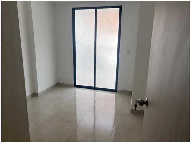 Apartamento de 3 alcobas en venta en La Castellana, Medellín, 1335 m² · foto 3 de 7