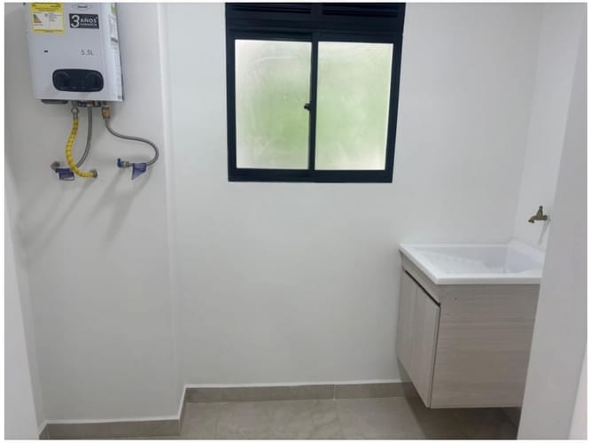 Apartamento de 3 alcobas en venta en La Castellana, Medellín, 1335 m² · foto 5 de 7
