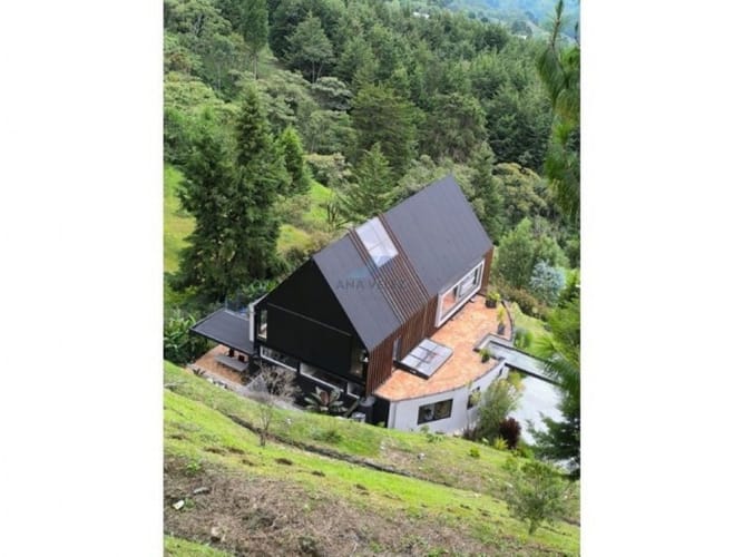 Casa de 5 alcobas en venta en Loma Del Chocho, Envigado, 340 m² · foto 3 de 24