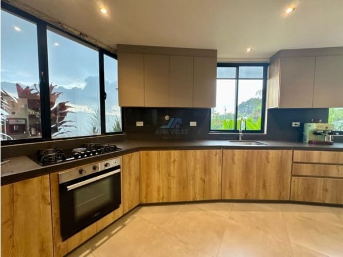 Casa de 5 alcobas en venta en Loma Del Chocho, Envigado, 340 m² · foto 8 de 24