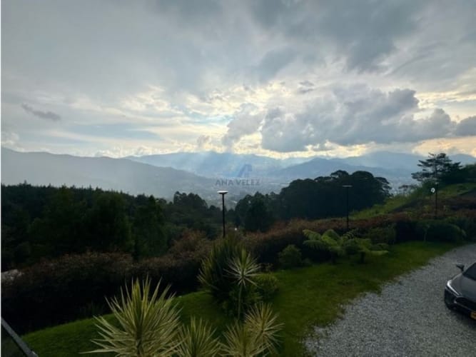 Casa de 5 alcobas en venta en Loma Del Chocho, Envigado, 340 m² · foto 10 de 24