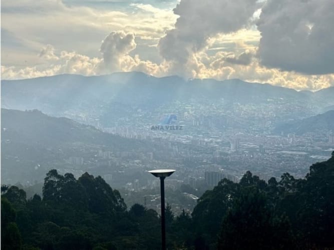 Casa de 5 alcobas en venta en Loma Del Chocho, Envigado, 340 m² · foto 11 de 24