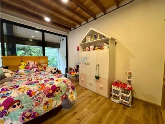 Casa de 5 alcobas en venta en Loma Del Chocho, Envigado, 340 m² · foto 12 de 24