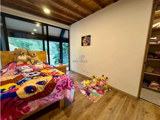 Casa de 5 alcobas en venta en Loma Del Chocho, Envigado, 340 m² · foto 19 de 24