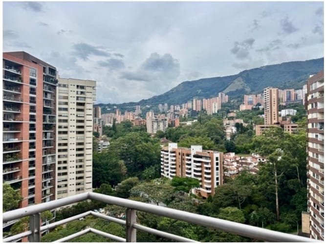 Apartamento en venta en El Poblado, Medellín · foto 8 de 14