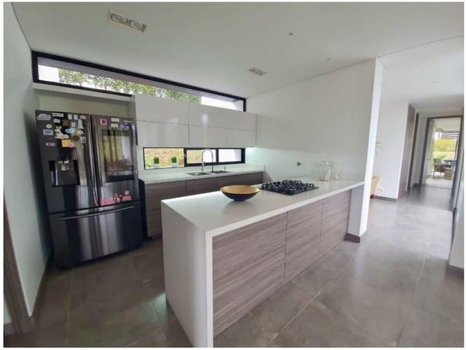 Casa de 3 alcobas en venta en El Retiro, 300 m² · foto 2 de 10