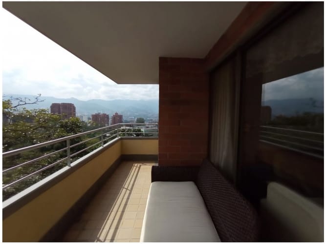 Apartamento en venta en El Poblado, Medellín · foto 2 de 23